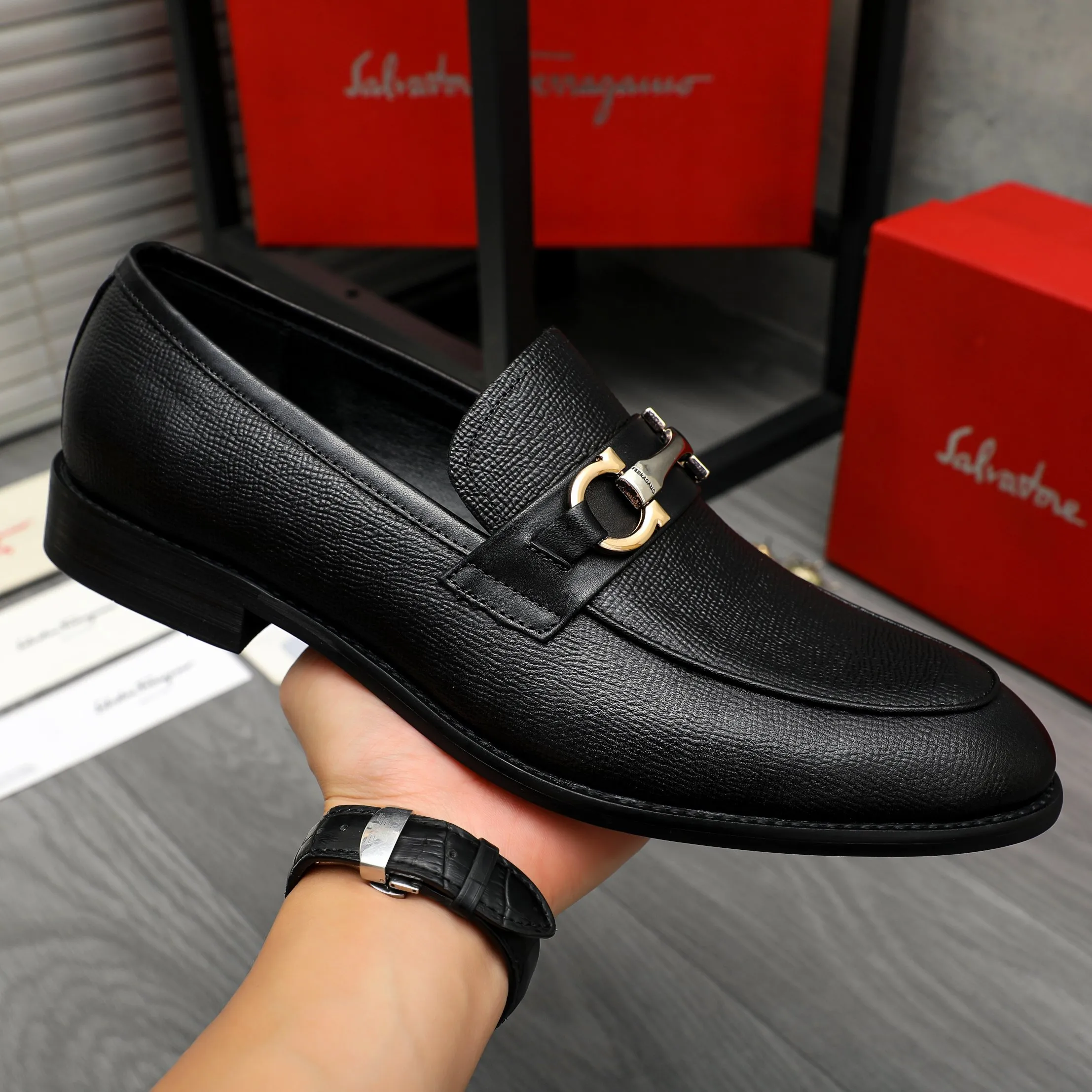 Men's shoes 💰420 Product trademark: Ferragamo " Ferragamo ] Business slip-on leather shoes Regular size: 39-45 (38.46 custom-made, non-refundable) Product materials: Selected small pebbled cowhide upper, sheepskin lining, original rubber outsole